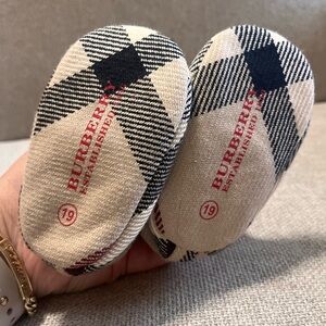 Burberry baby shoes